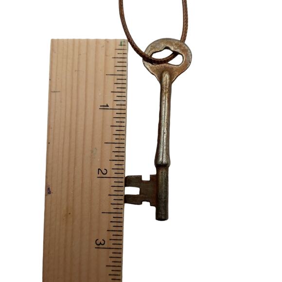 Skeleton Key Necklace Religious Jewelry Brown Faux Pendant Leather Cord #2 VTG - Picture 6 of 15